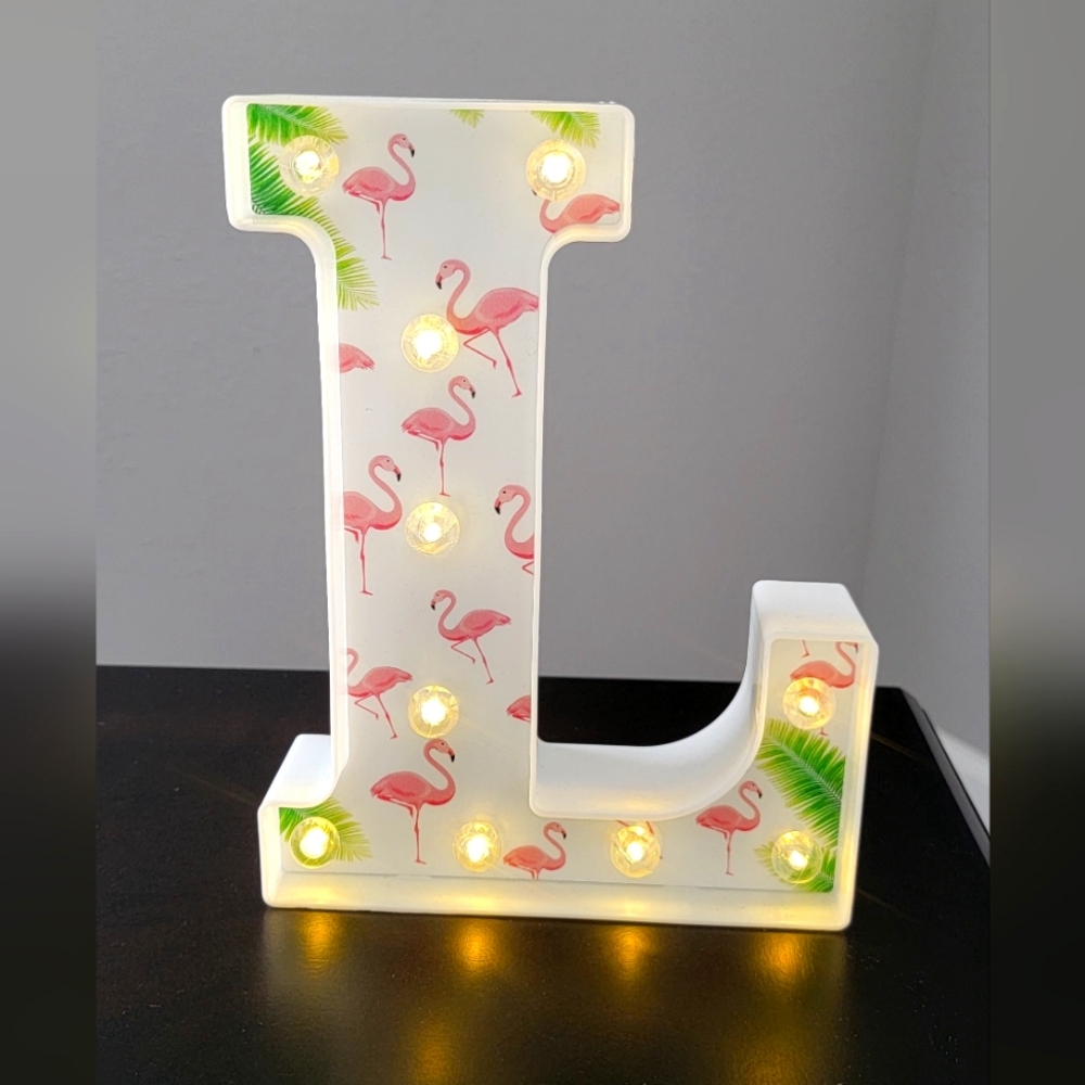 Decorative Flamingo Inital L with lights, about 9" x 7" roughly. Thick plastic - Picture 2 of 3